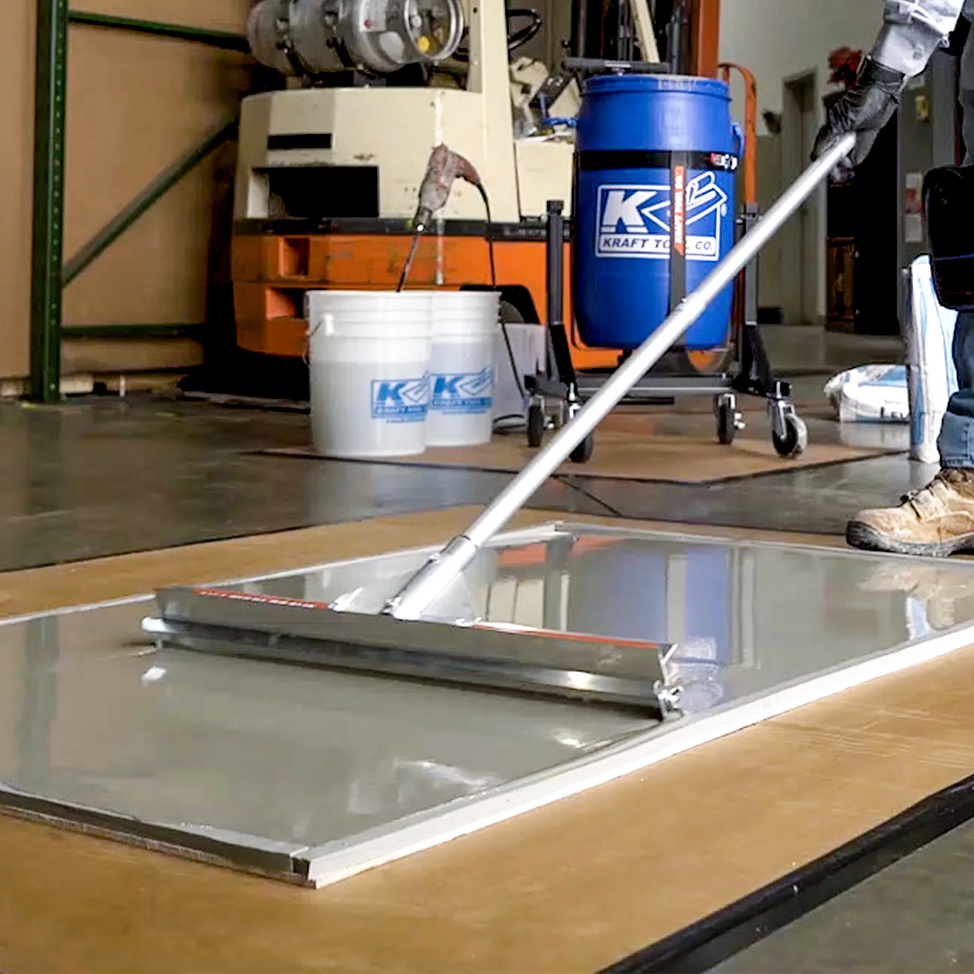 Kraft Tool 24" Gauge Rake Pro Head - Image 4